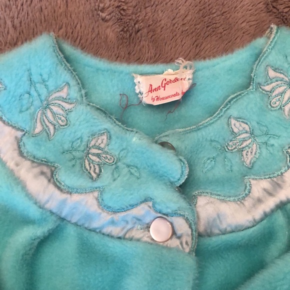 Anne Gordon housecoat - Picture 2 of 3